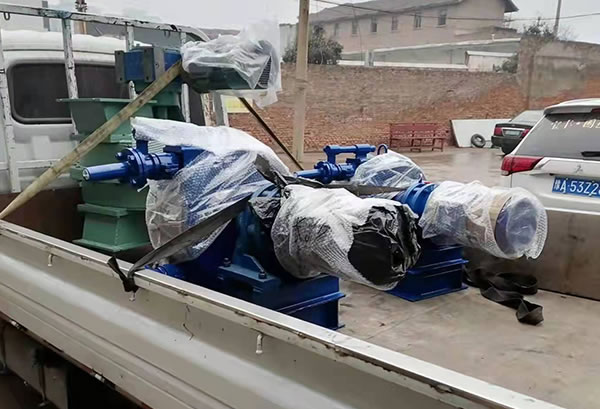 工业软管泵发往长沙